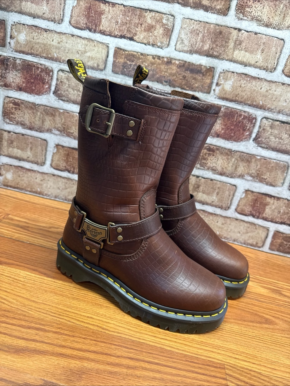 Dr. Martens Anistone Hi reptile embossed leather pull on boots brown NWOB size 7 - Picture 3 of 13
